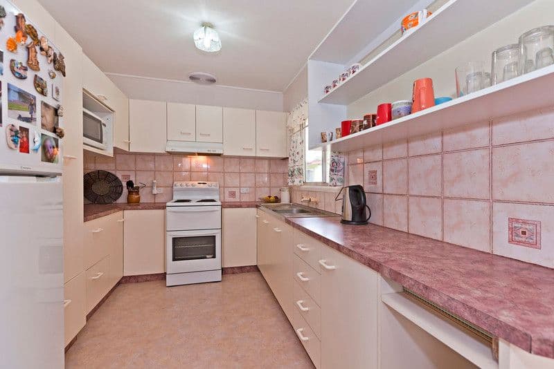 11 Narrawong Street, ROCHEDALE SOUTH QLD 4123, Rochedale South - Thumbnail 4