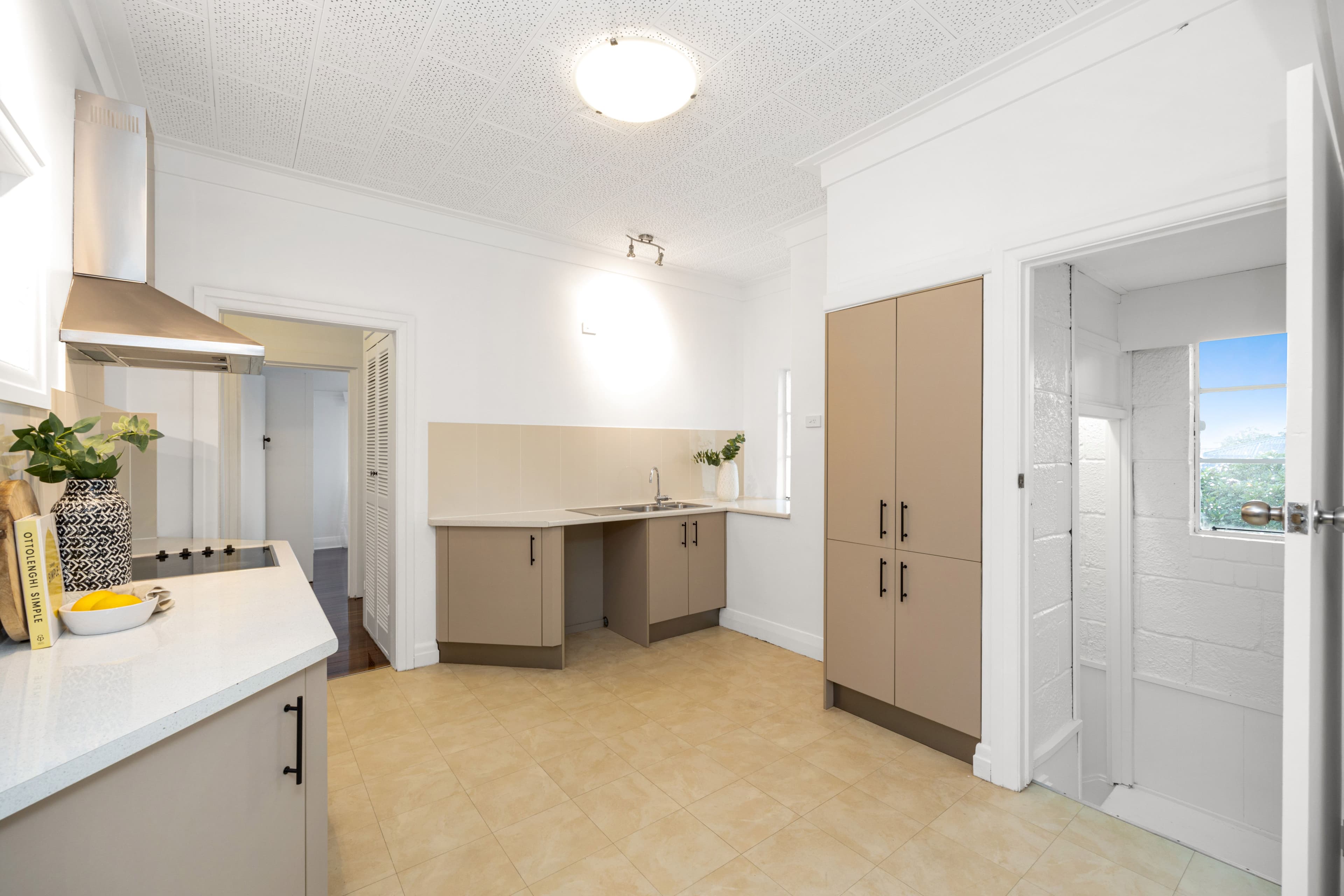 37 Boundary Road, Camp Hill QLD 4152, Camp Hill - Thumbnail 6