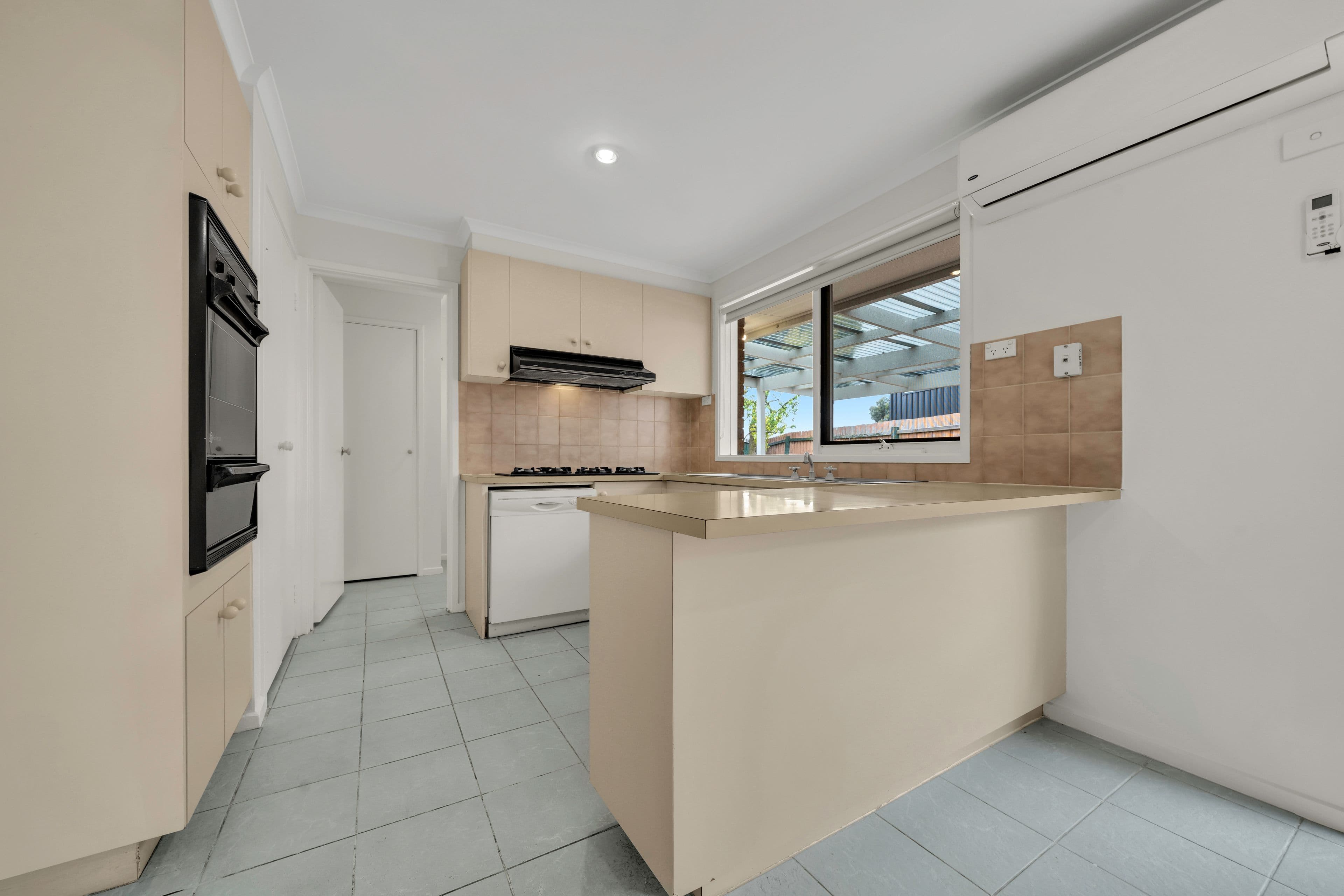 7 Hindmarsh Court, Cranbourne North VIC 3977, Cranbourne North - Thumbnail 2