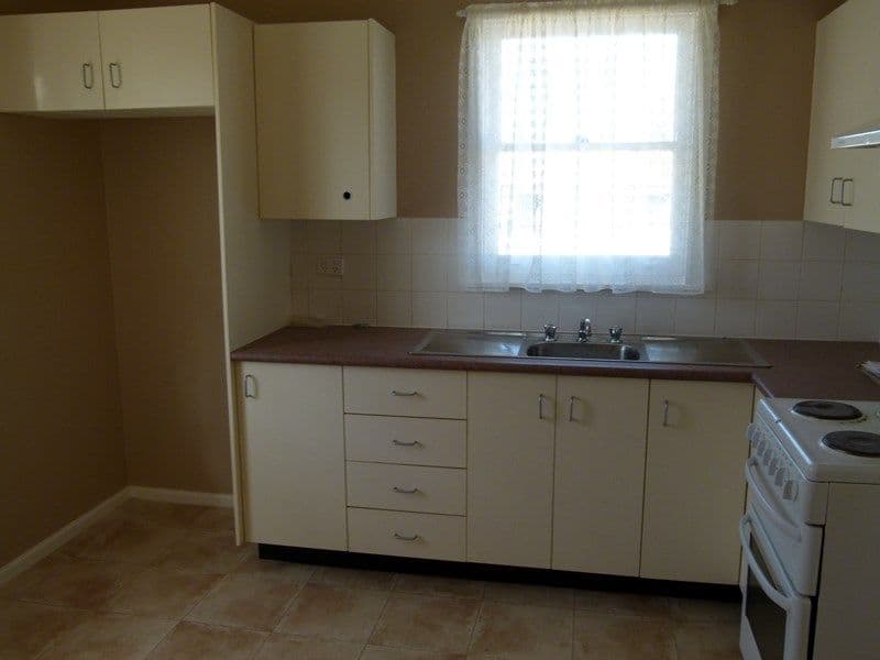 34 Cedar Cresent, FORBES NSW 2871, Forbes - Thumbnail 5