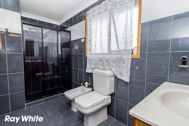 2 Kemmel Close, BOSSLEY PARK NSW 2176, Bossley Park - Thumbnail 3