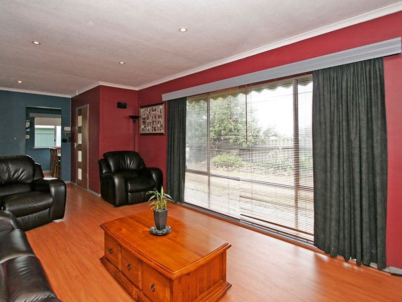 8 Avenell Avenue, CHRISTIES BEACH SA 5165, Christies Beach - Thumbnail 2