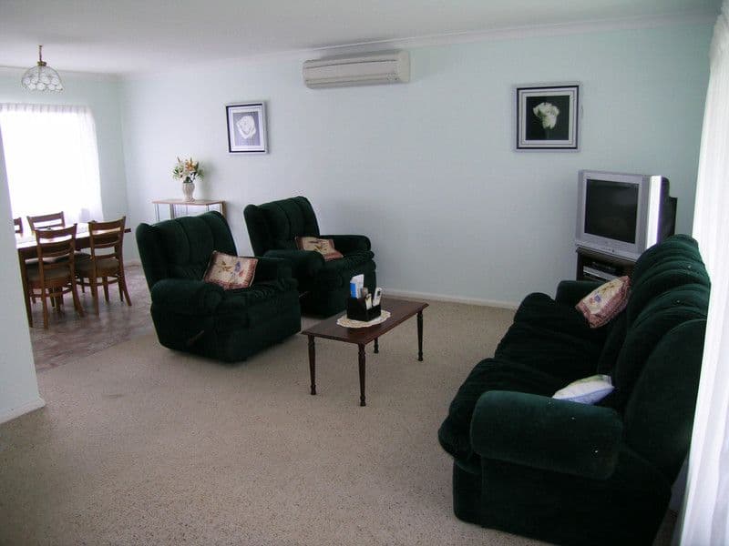19 Bellevue Drive, PORT MACQUARIE NSW 2444, Port Macquarie - Thumbnail 2