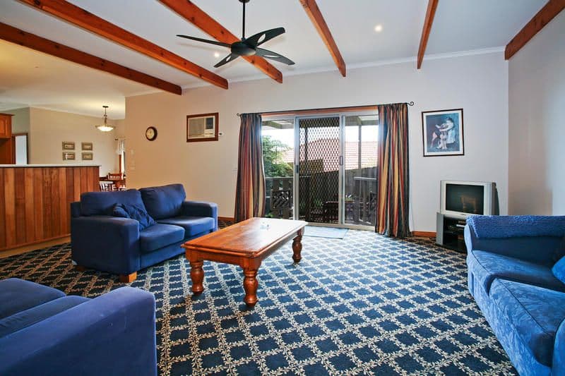 6 Monterey Drive, WAURN PONDS VIC 3216, Waurn Ponds - Thumbnail 4