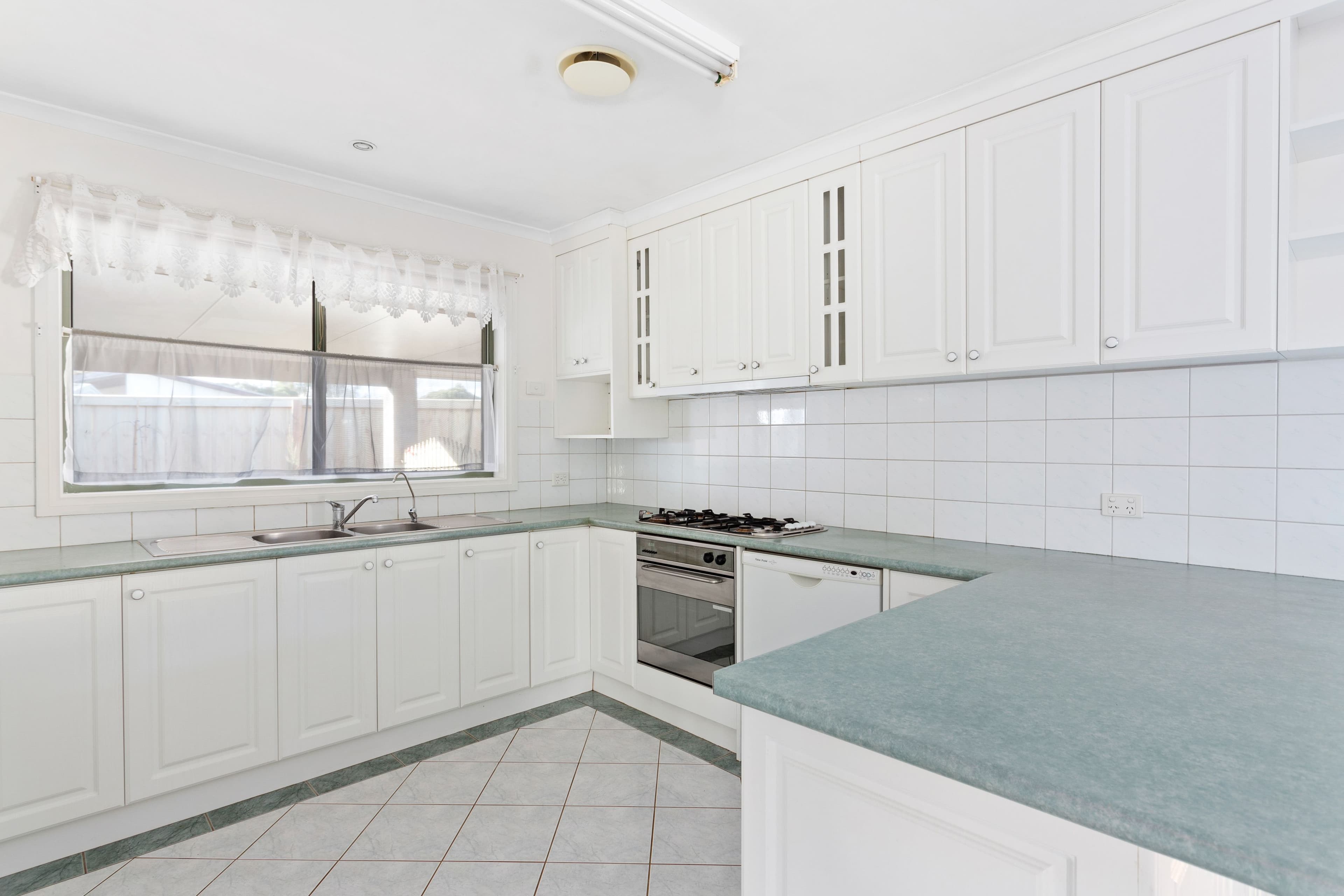 4 Norman Road, Drouin VIC 3818, Drouin - Thumbnail 2
