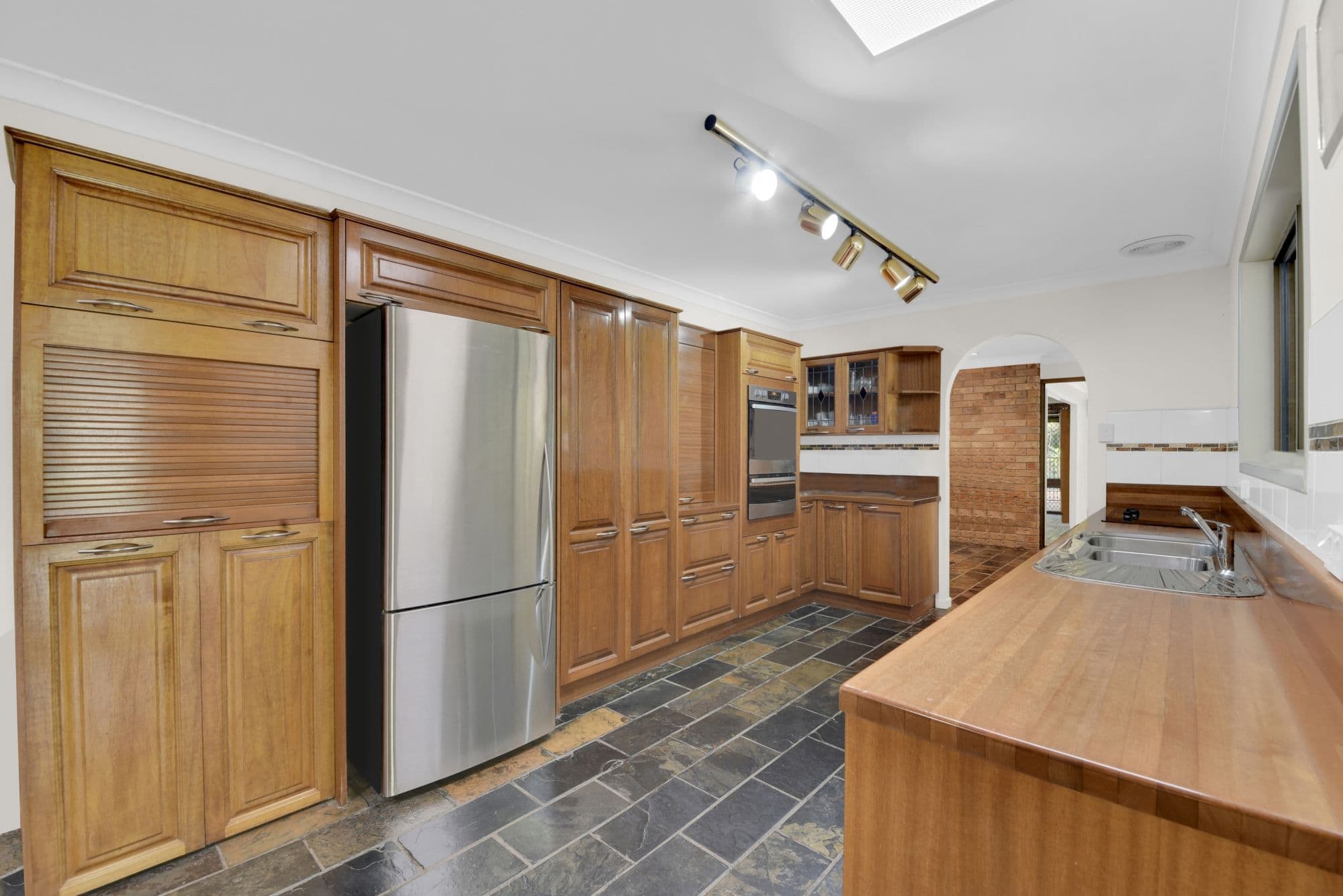 10 Ireland Court, Cashmere QLD 4500, Cashmere - Thumbnail 2