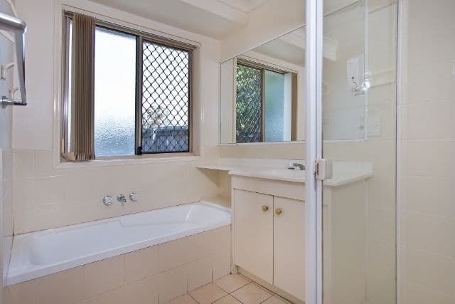 2 Platypus Close, RIVERHILLS QLD 4074, Riverhills - Thumbnail 2