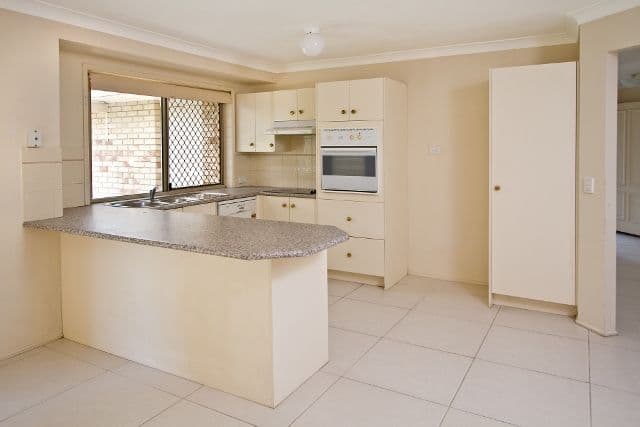 2 Platypus Close, RIVERHILLS QLD 4074, Riverhills - Thumbnail 4