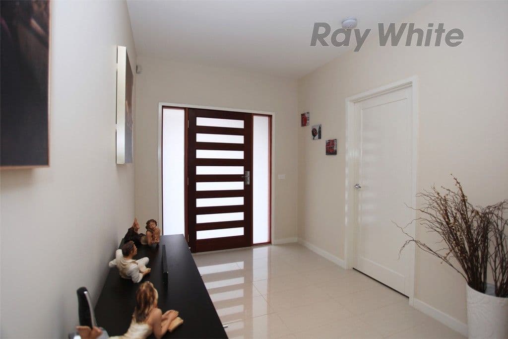 34 Berington Drive, WILLIAMS LANDING VIC 3027, Williams Landing - Thumbnail 2