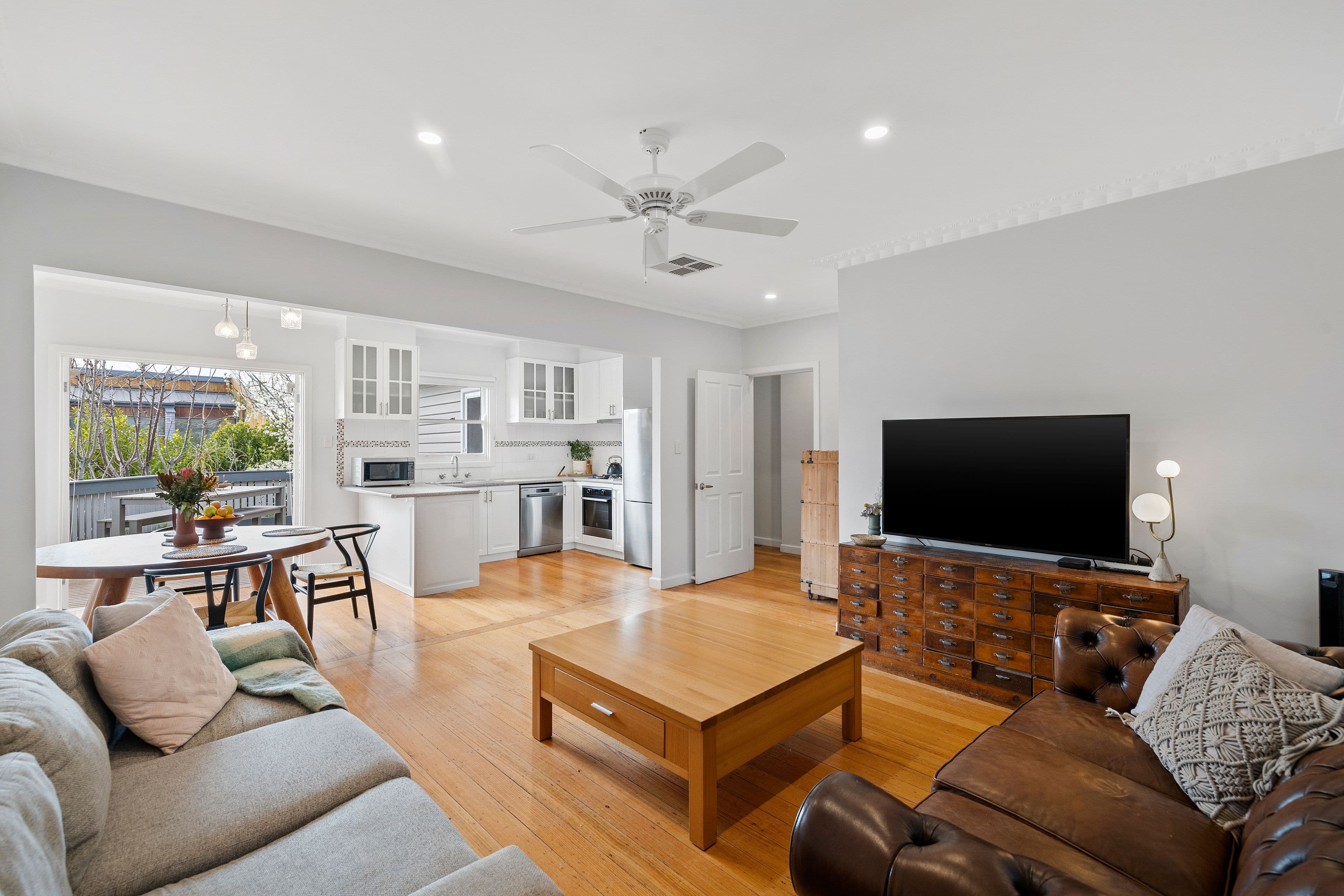 22 Evelyn Road, Ringwood North VIC 3134, Ringwood North - Thumbnail 2