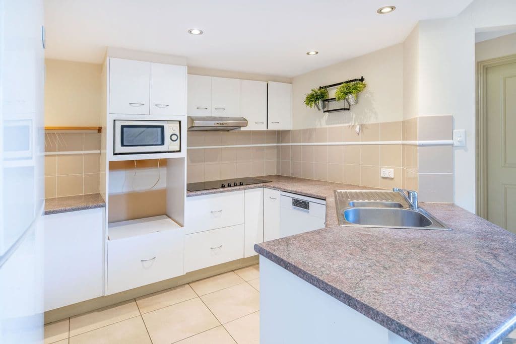 50 Pohlman Street, Southport QLD 4215, Southport - Thumbnail 4
