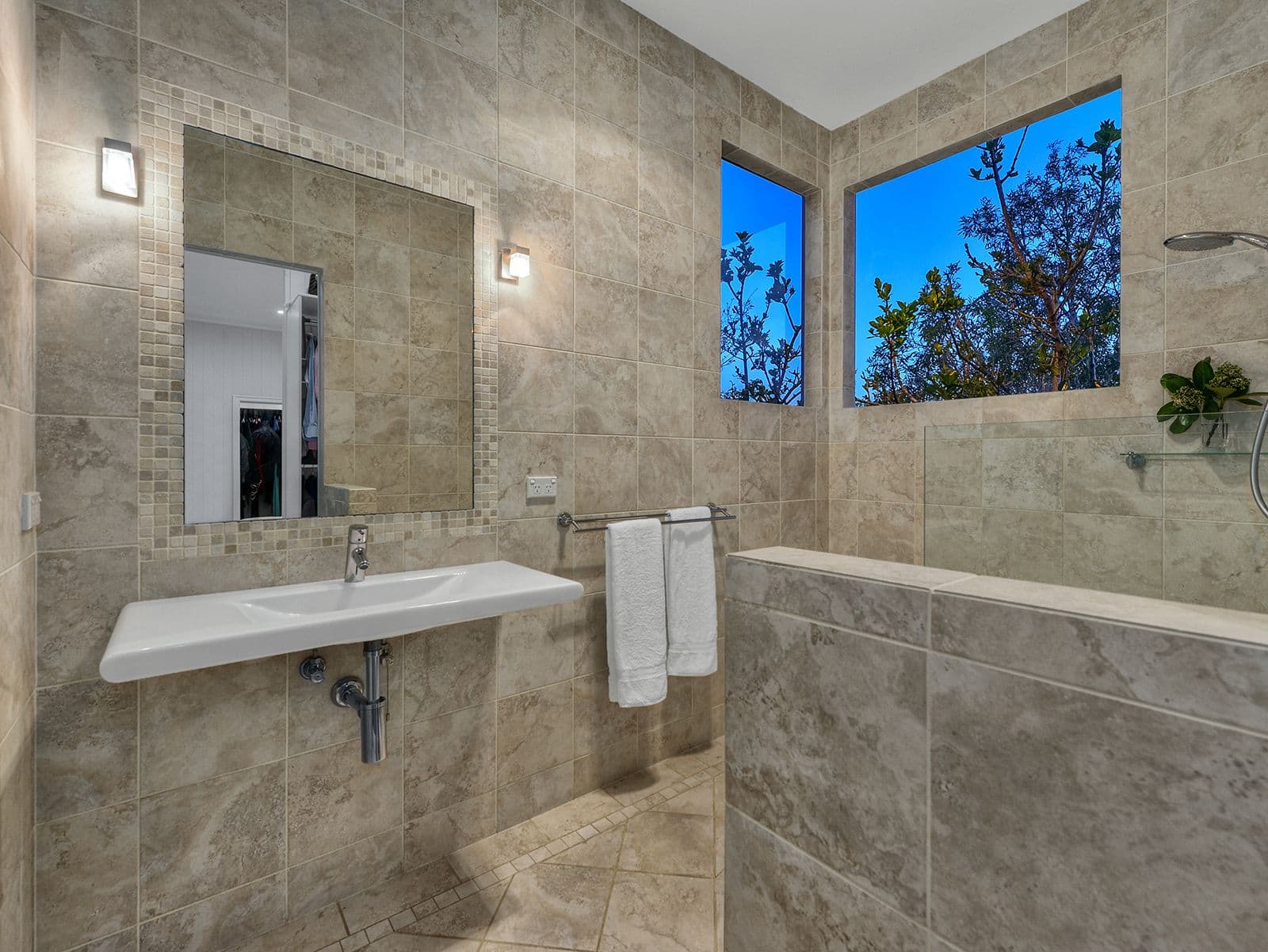 12 Carranya Street, Camp Hill QLD 4152, Camp Hill - Thumbnail 8