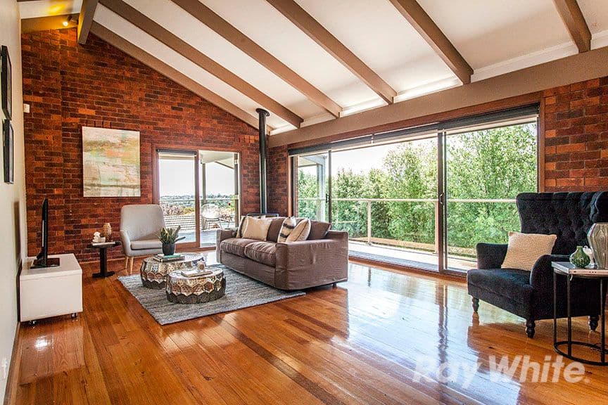4 Kimberley Court, Mount Waverley VIC 3149, Mount Waverley - Thumbnail 2
