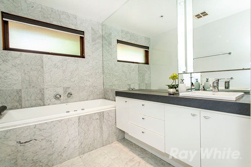 4 Kimberley Court, Mount Waverley VIC 3149, Mount Waverley - Thumbnail 5