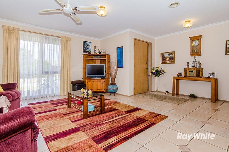 4 Blueberry Close, Cranbourne North VIC 3977, Cranbourne North - Thumbnail 2