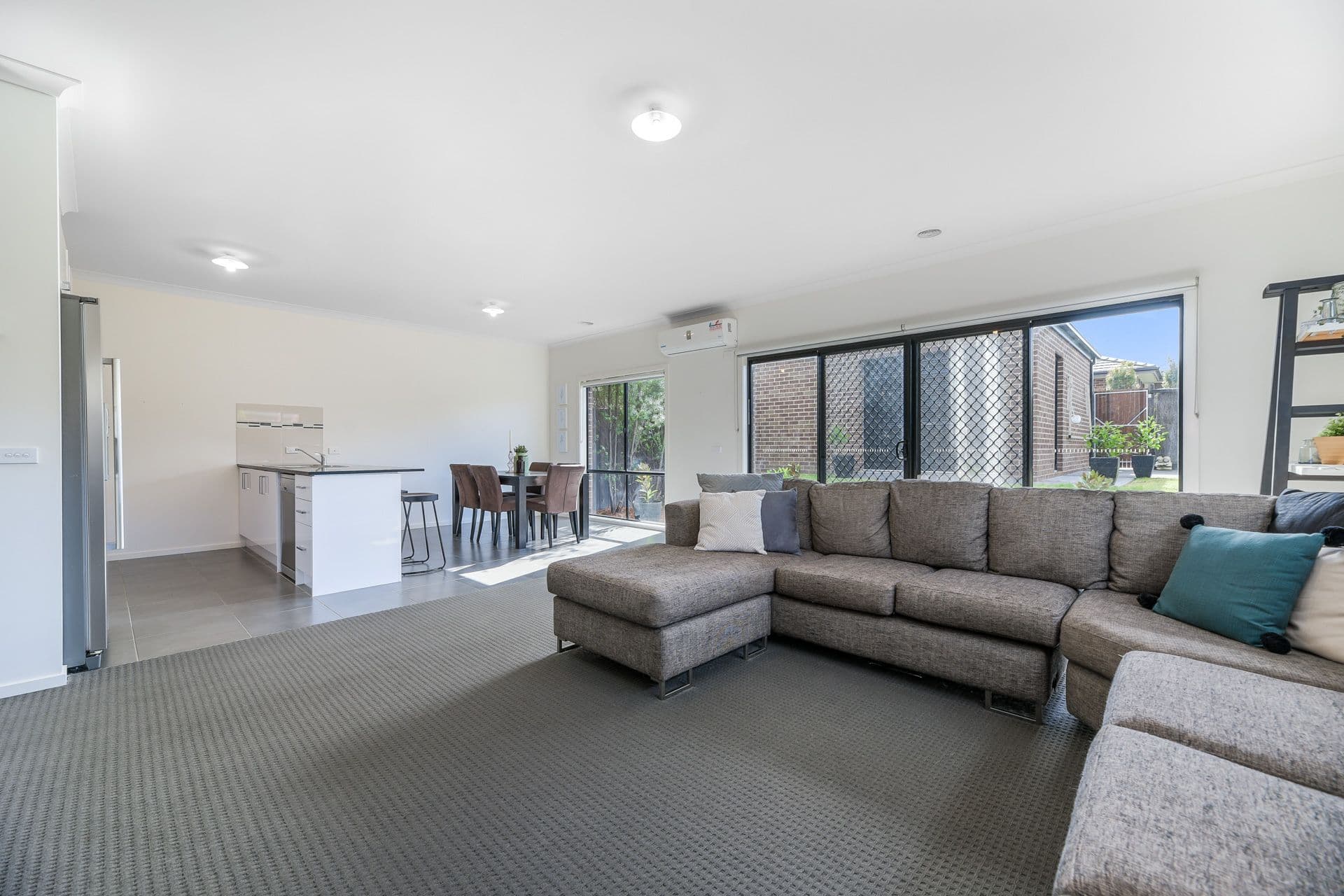 17 Cotswold Crescent, Officer VIC 3809, Officer - Thumbnail 8