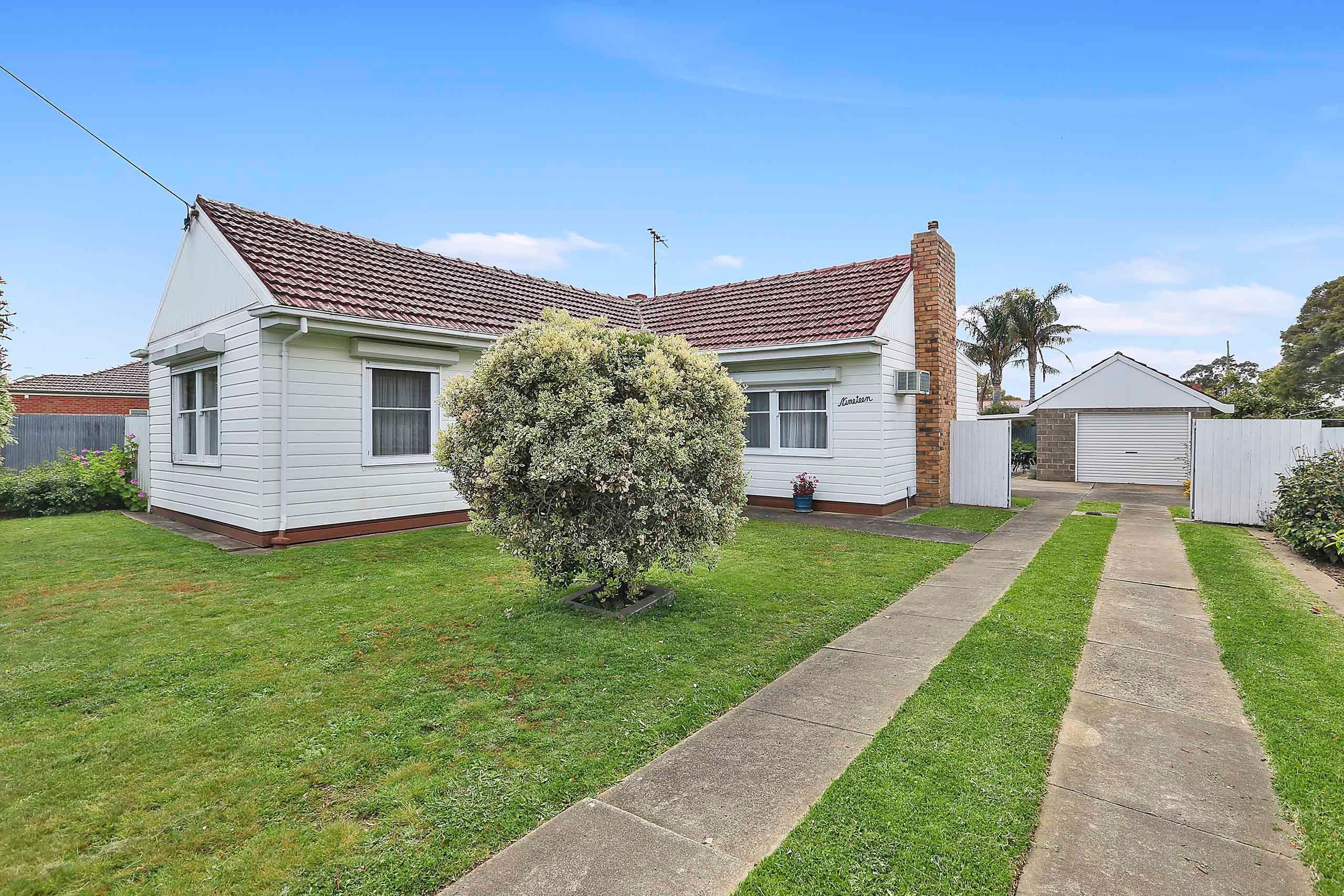 19 Vines Road, Hamlyn Heights VIC 3215, Hamlyn Heights - Image 1