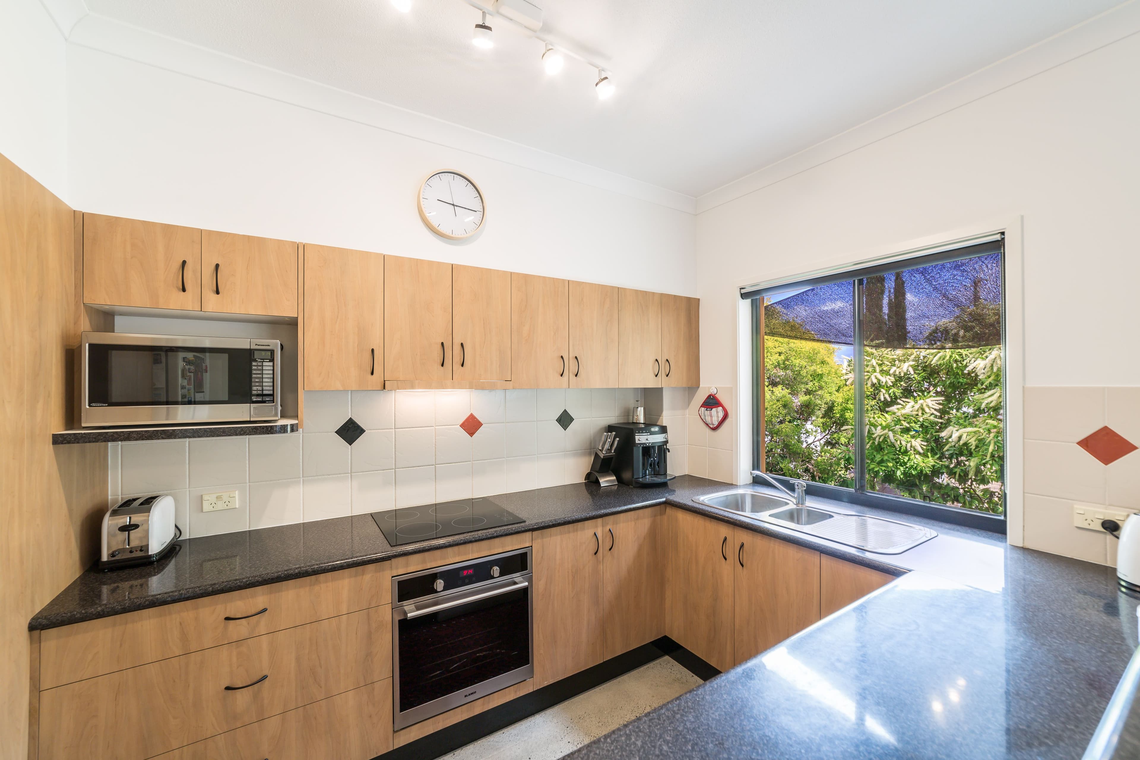 24-26 Parneno Street, CHEVRON ISLAND QLD 4217, Chevron Island - Thumbnail 3