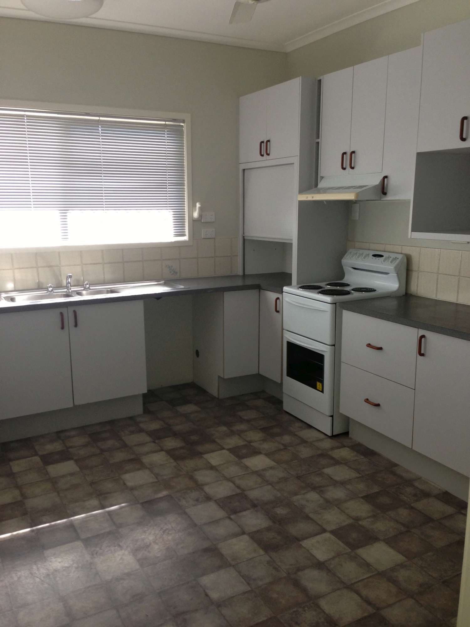 27 Brock Street, AITKENVALE QLD 4814, Aitkenvale - Thumbnail 3