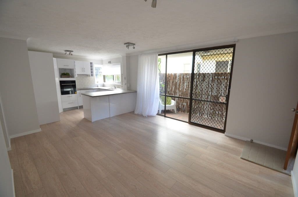 16 Brighton Street, Biggera Waters QLD 4216, Biggera Waters - Thumbnail 4