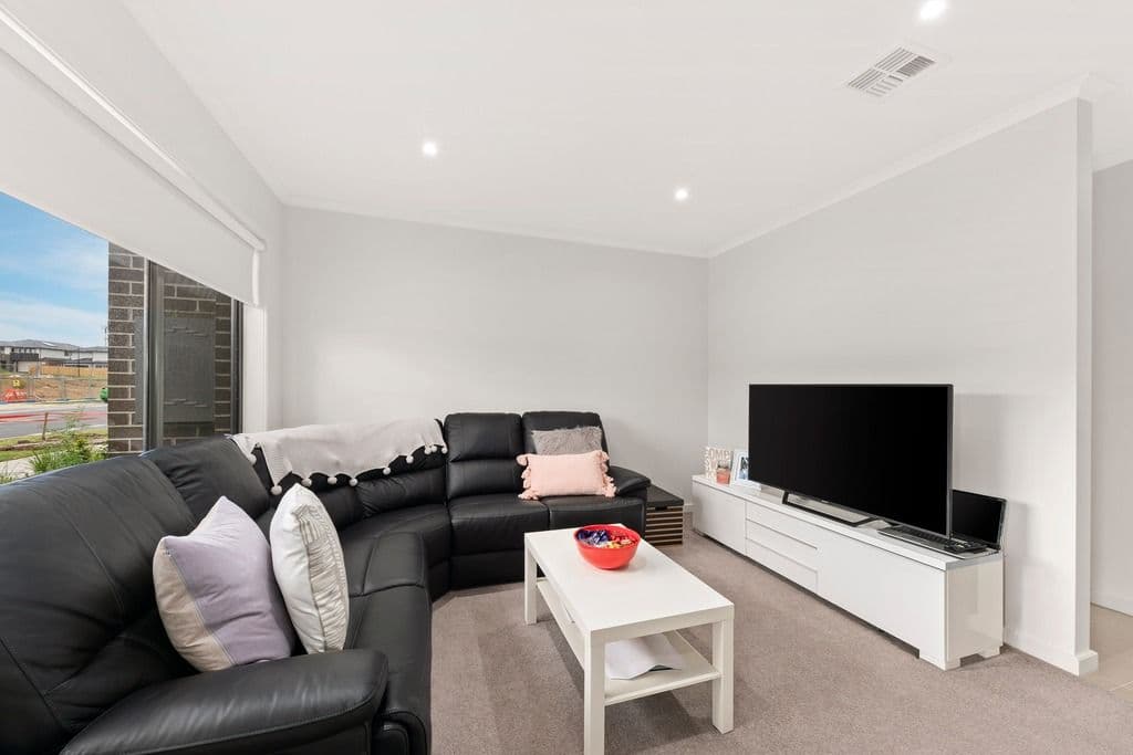 116 Harcrest Boulevard, Wantirna South VIC 3152, Wantirna South - Thumbnail 2