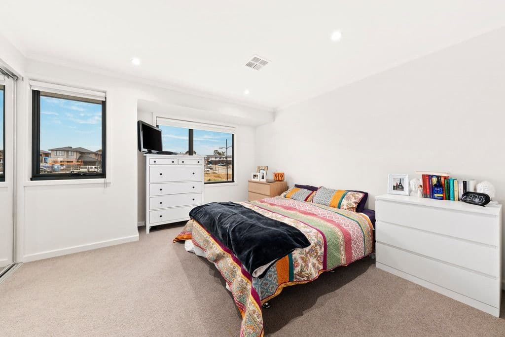 116 Harcrest Boulevard, Wantirna South VIC 3152, Wantirna South - Thumbnail 4