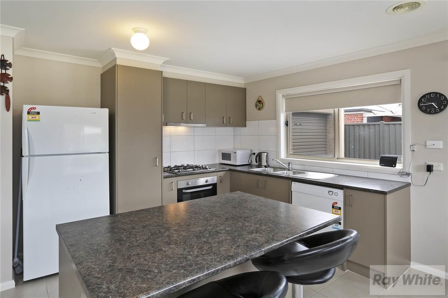 10 Nankeen Avenue, Lara VIC 3212, Lara - Thumbnail 2