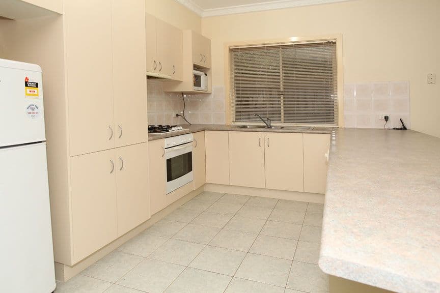12 Beacon Street, GLEN WAVERLEY VIC 3150, Glen Waverley - Thumbnail 2