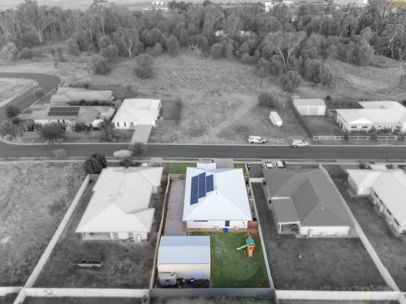 6 Longford Street, Emerald QLD 4720, Emerald - Thumbnail 2