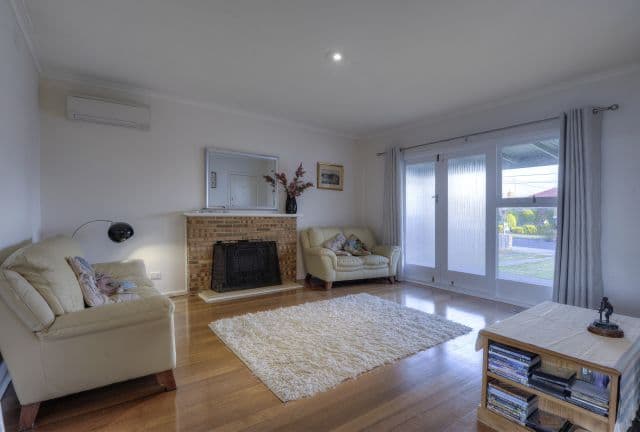 7 Locher Avenue, Reservoir VIC 3073, Reservoir - Thumbnail 3