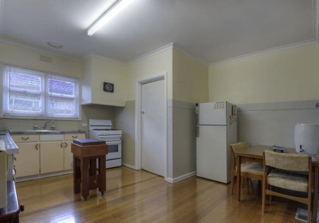 7 Locher Avenue, Reservoir VIC 3073, Reservoir - Thumbnail 4