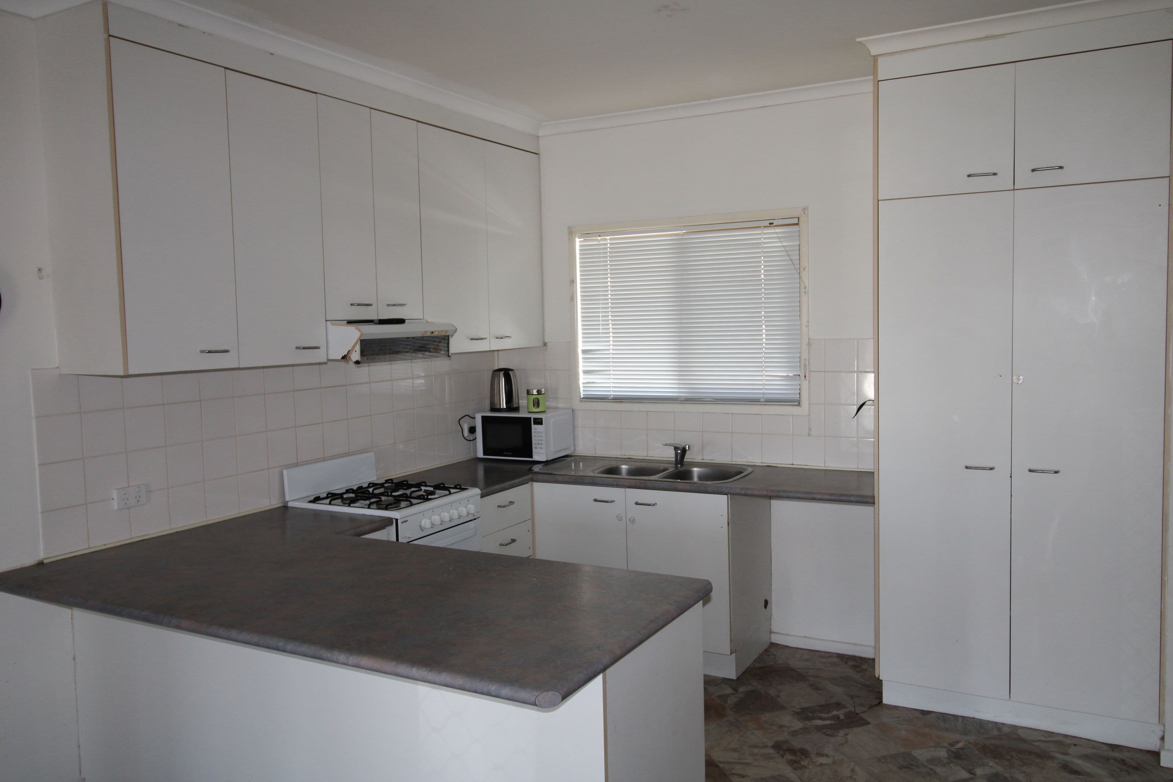 46 Loch Street, Emerald QLD 4720, Emerald - Thumbnail 2