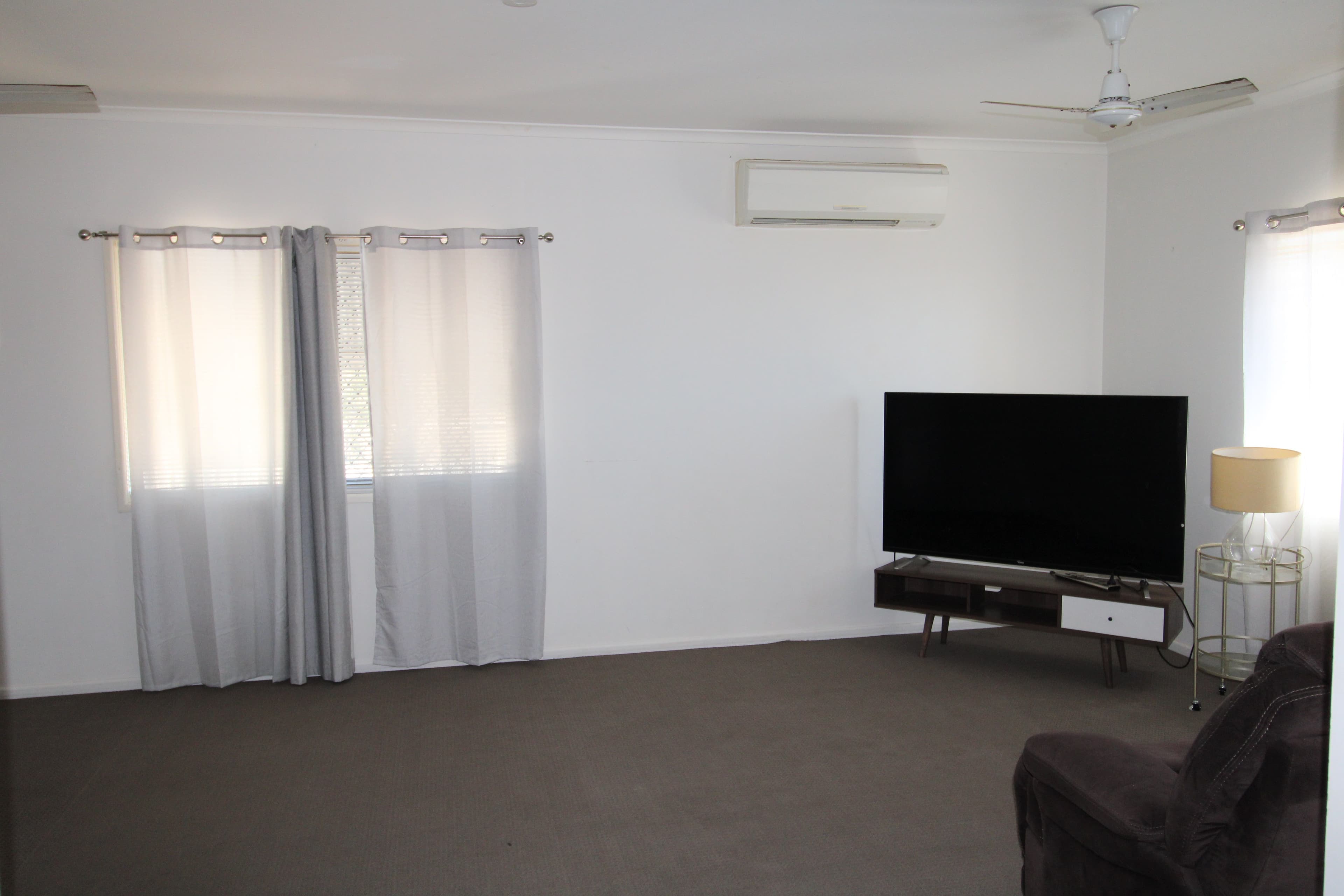 46 Loch Street, Emerald QLD 4720, Emerald - Thumbnail 3