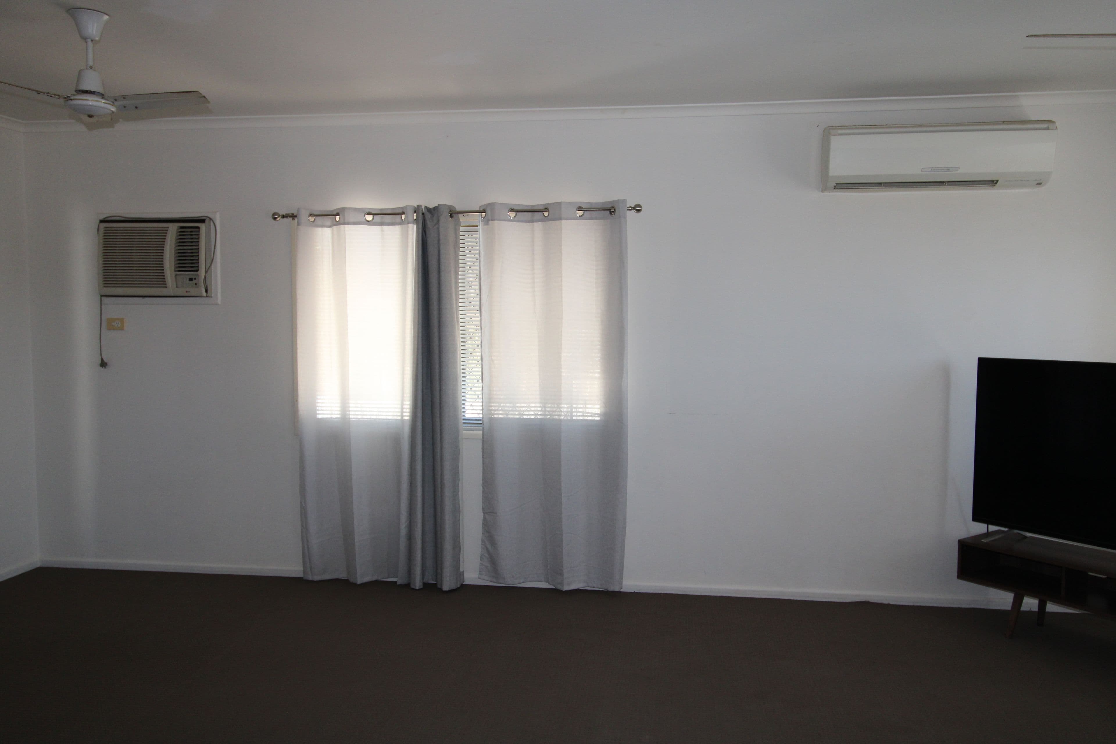 46 Loch Street, Emerald QLD 4720, Emerald - Thumbnail 4