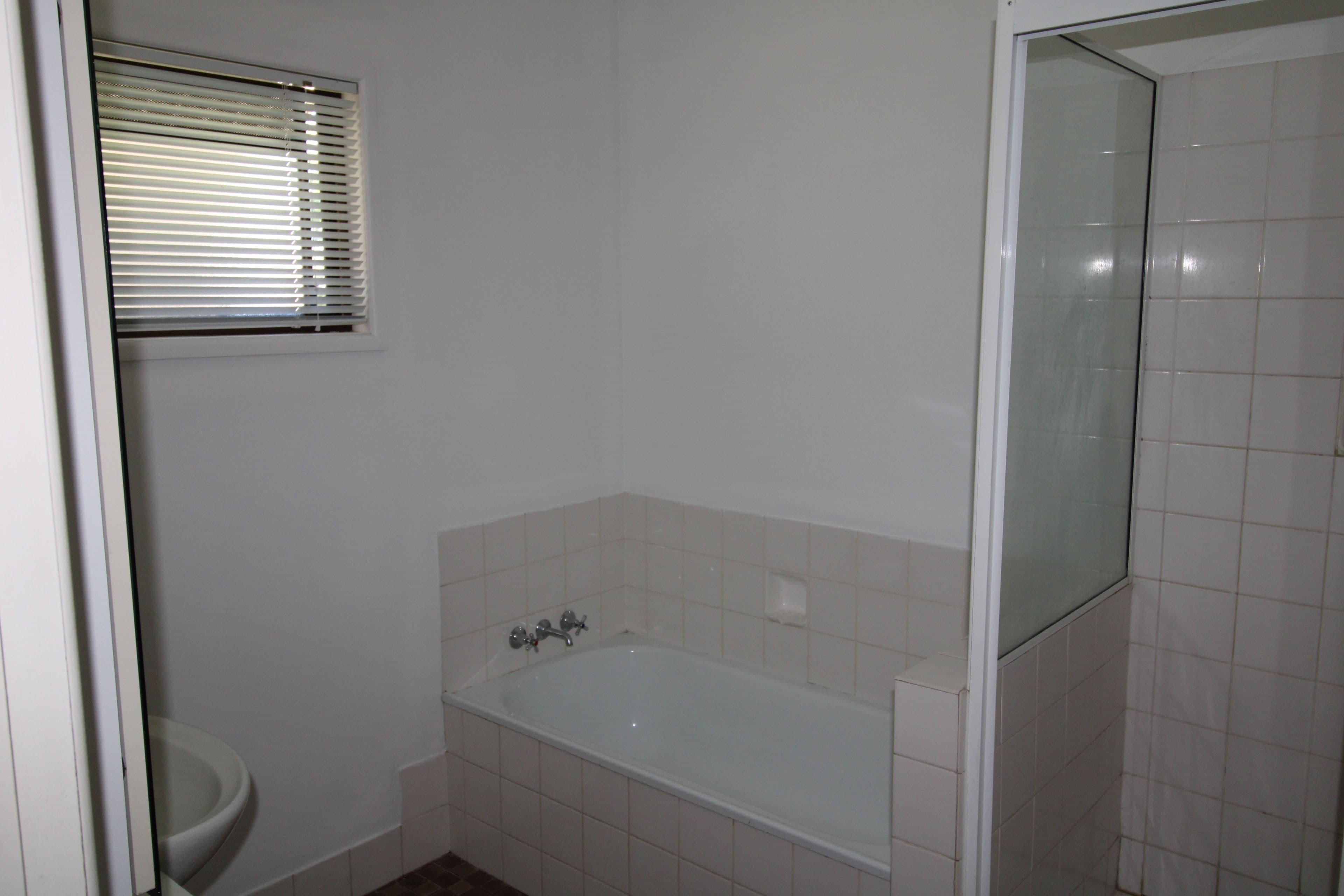 46 Loch Street, Emerald QLD 4720, Emerald - Thumbnail 5