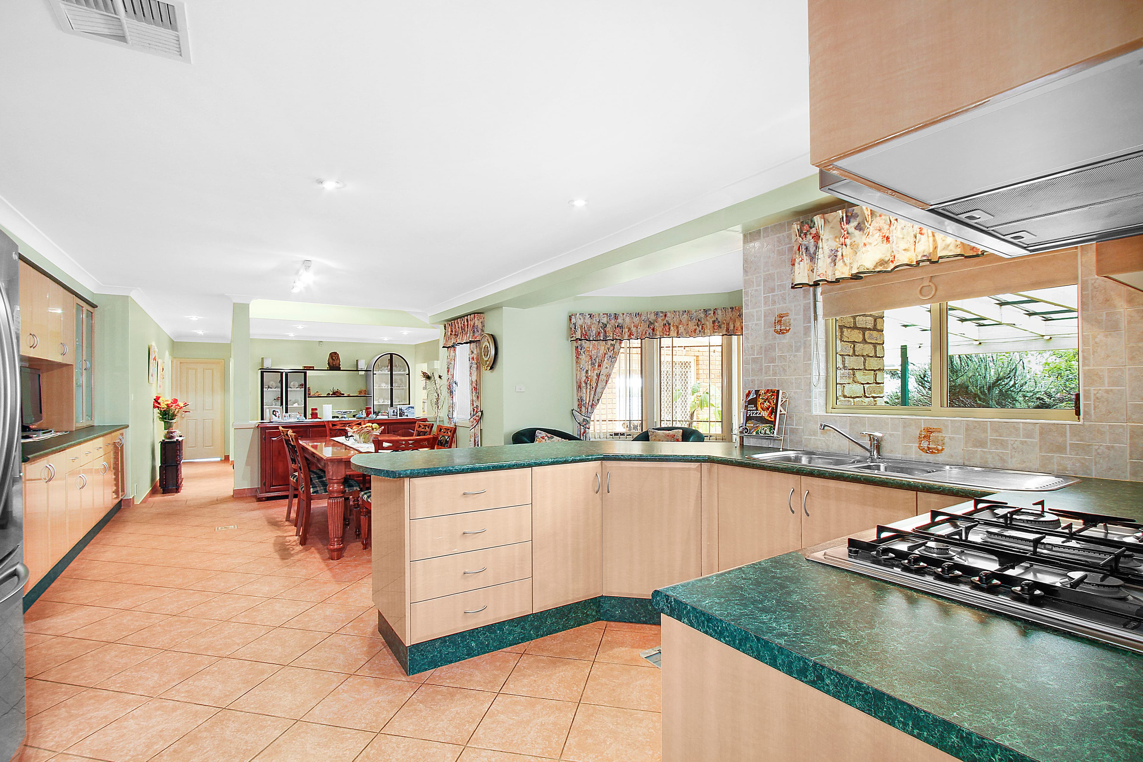 72 Heysen Street, Abbotsbury - Thumbnail 4
