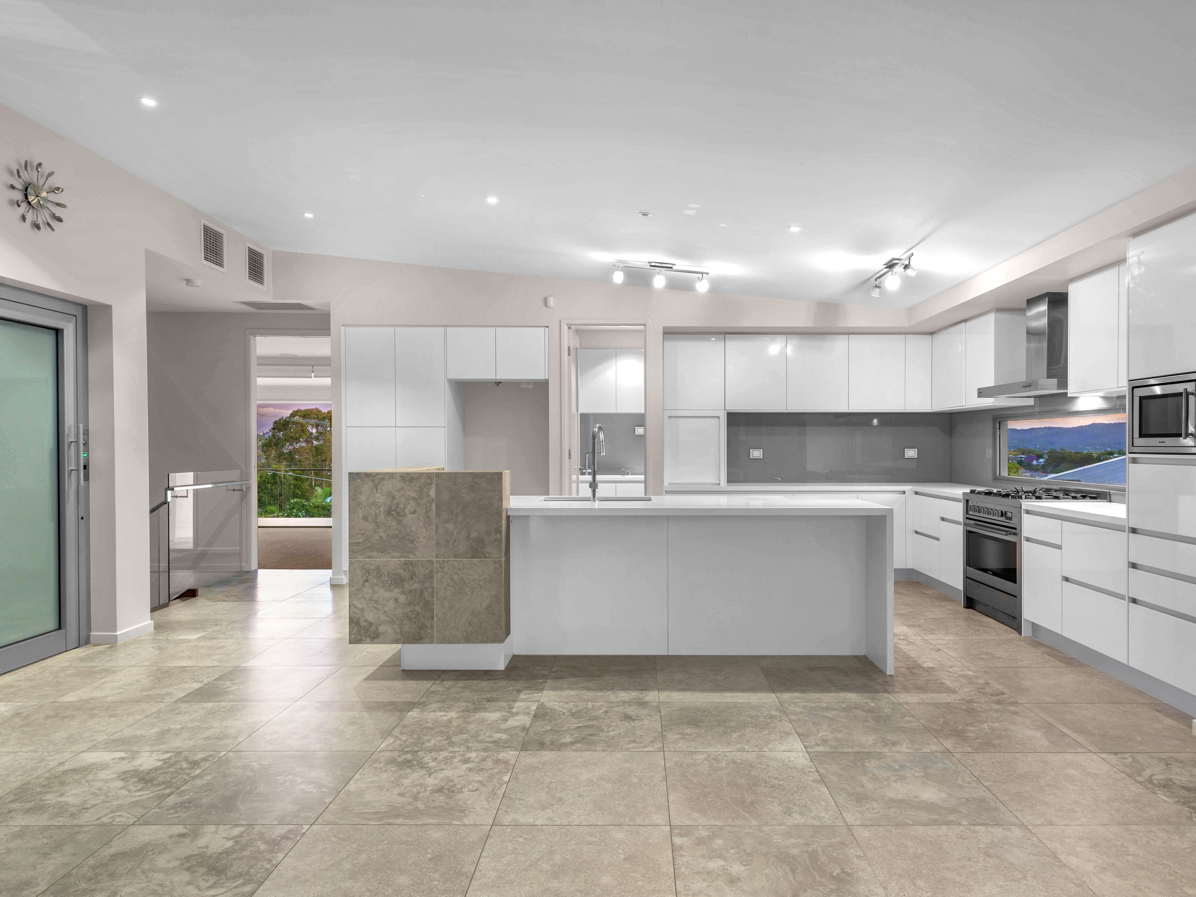 17 Alderley Avenue, Alderley QLD 4051, Alderley - Thumbnail 4