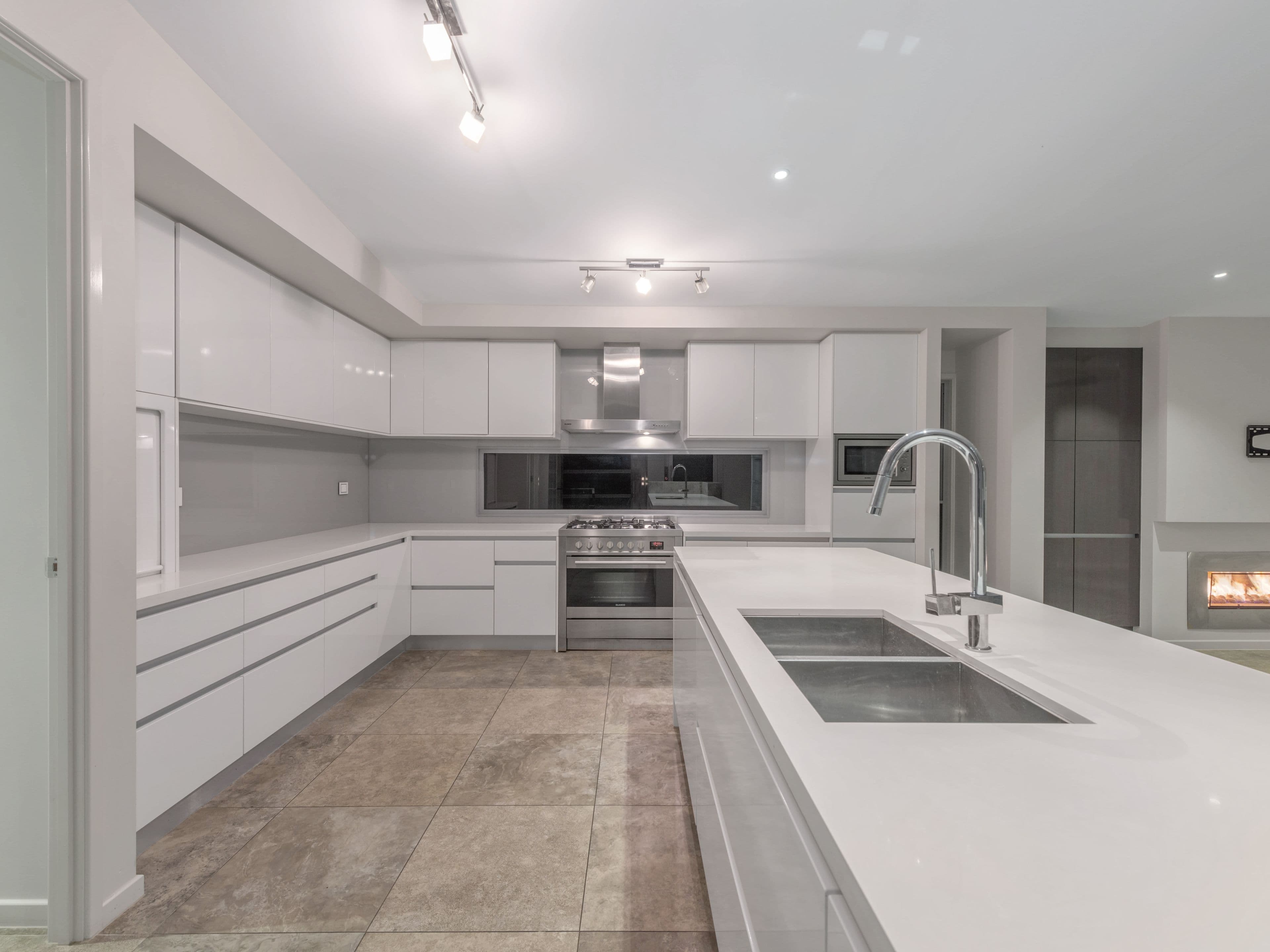 17 Alderley Avenue, Alderley QLD 4051, Alderley - Thumbnail 8