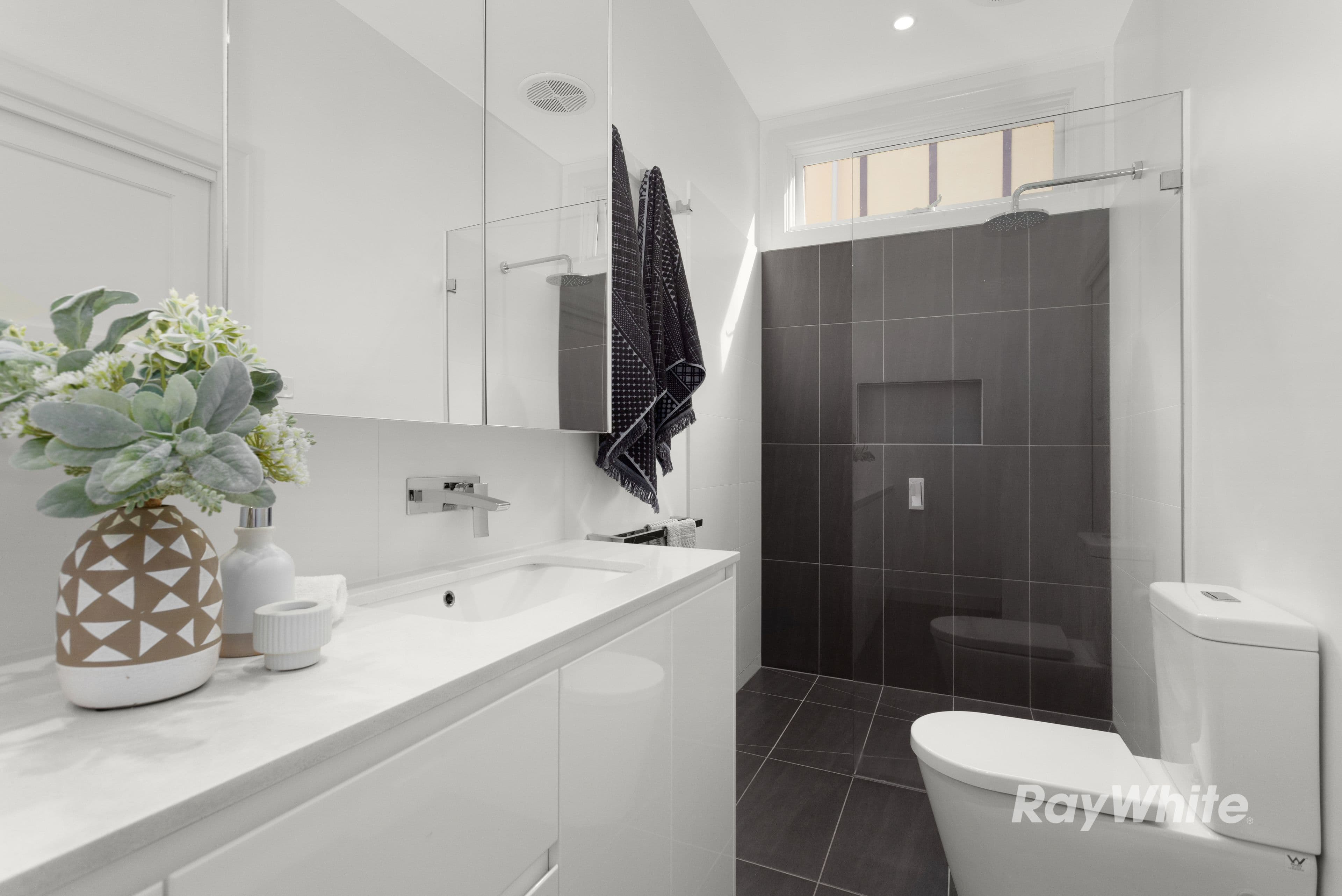 26 Carlisle Crescent, Hughesdale VIC 3166, Hughesdale - Thumbnail 5