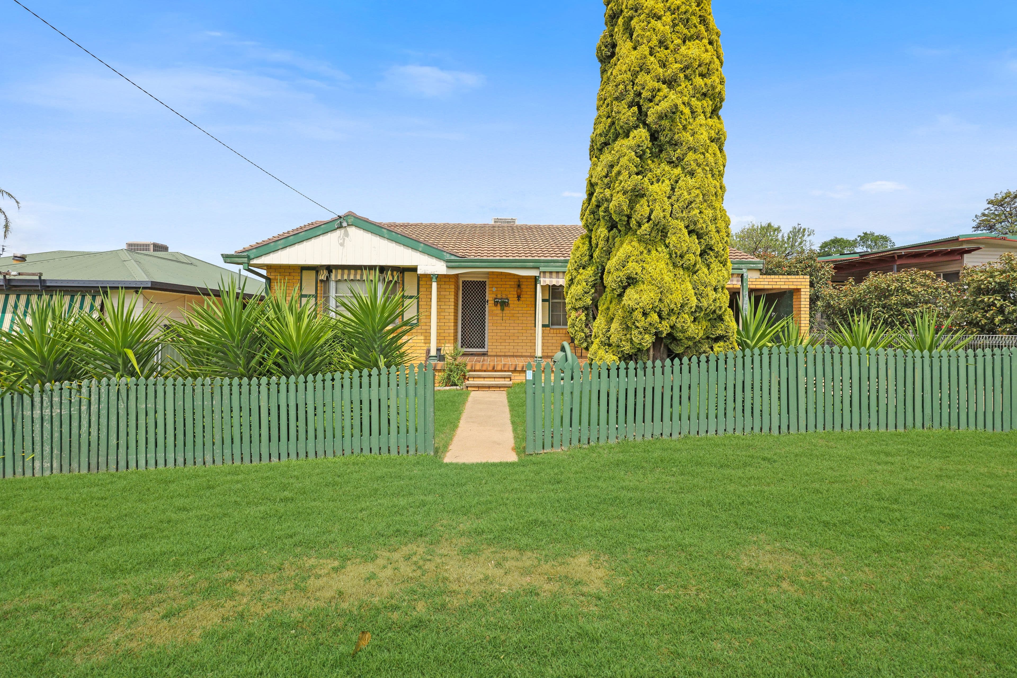 8 Ridge Street, Tamworth NSW 2340, Tamworth - Image 1