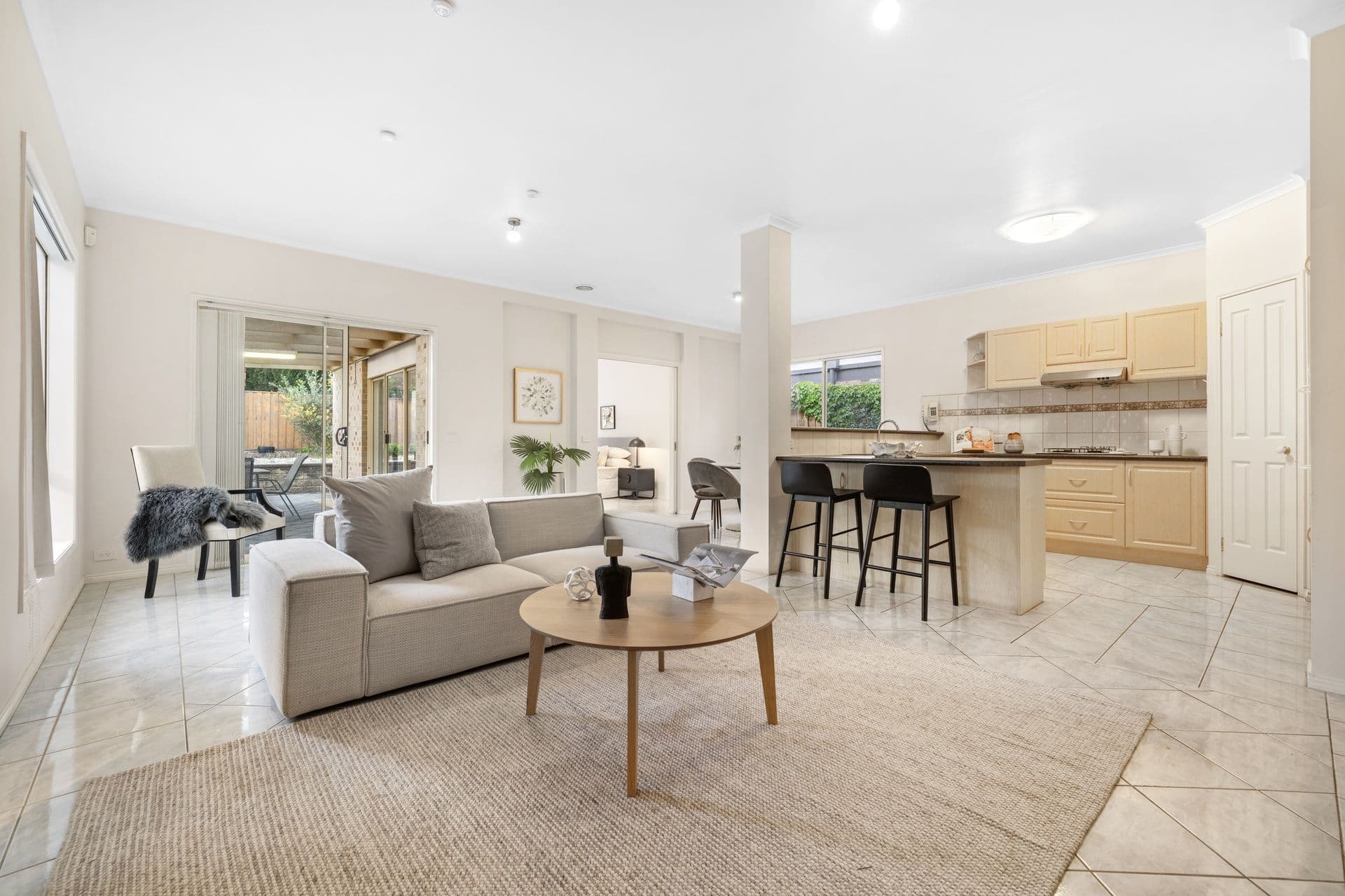7 Autumn Court, Glen Waverley VIC 3150, Glen Waverley - Thumbnail 2