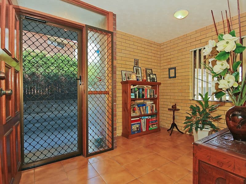 33 Kinmond Avenue, WAVELL HEIGHTS QLD 4012, Wavell Heights - Thumbnail 2