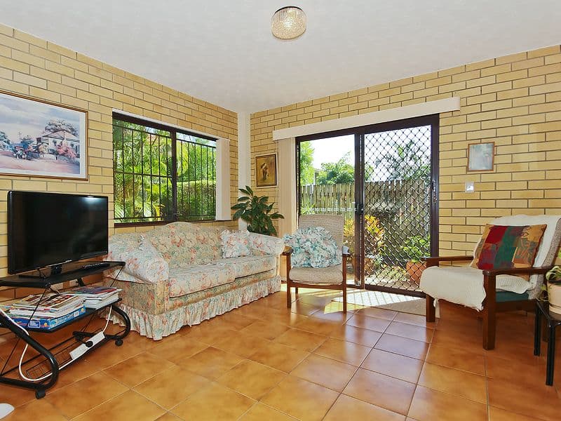 33 Kinmond Avenue, WAVELL HEIGHTS QLD 4012, Wavell Heights - Thumbnail 3