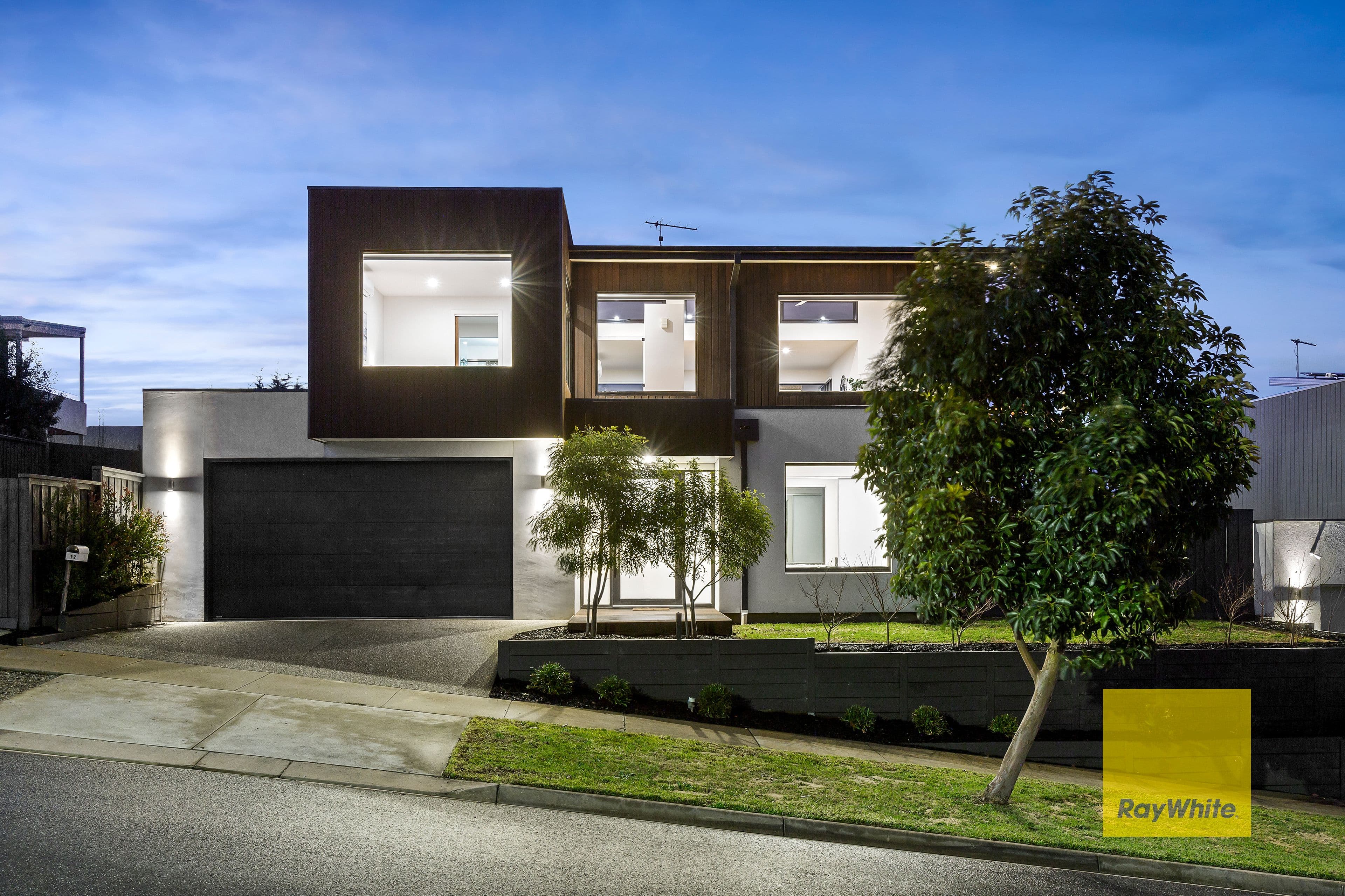 12 Dryden Way, Highton VIC 3216, Highton - Thumbnail 2