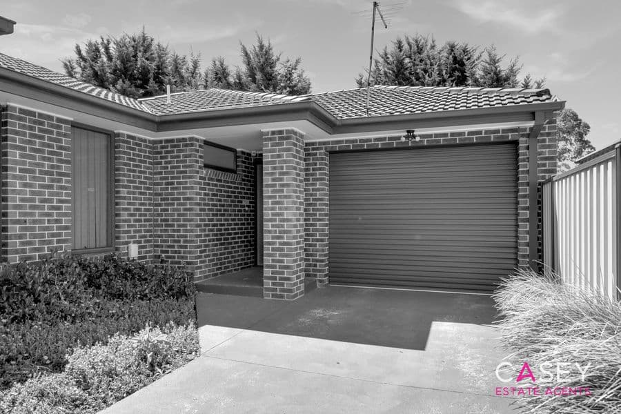 3/15 Dearing Avenue, Cranbourne - Image 1