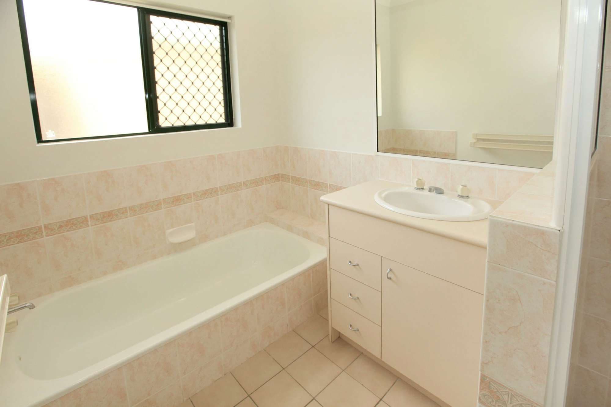 49 Eleventh Avenue, RAILWAY ESTATE QLD 4810, Railway Estate - Thumbnail 4