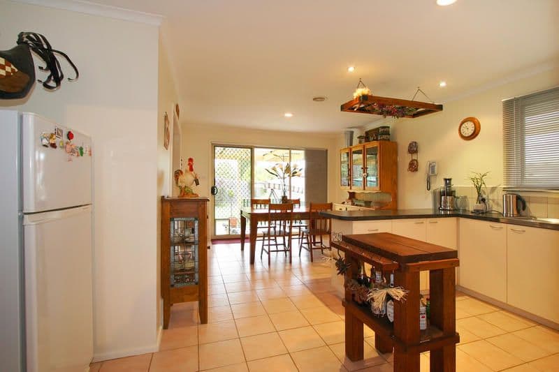 2  Rainsford Court, DINGLEY VILLAGE VIC 3172, Dingley Village - Thumbnail 7