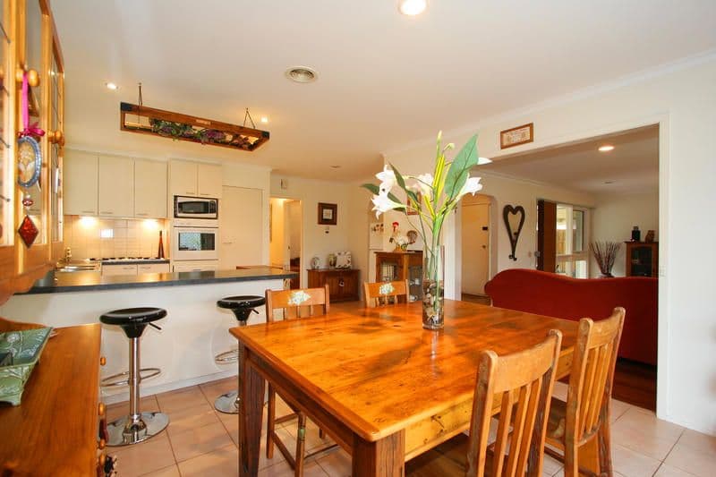 2  Rainsford Court, DINGLEY VILLAGE VIC 3172, Dingley Village - Thumbnail 8