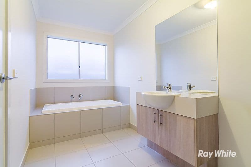 12 Morphetville Street, Clyde North VIC 3978, Clyde North - Thumbnail 3