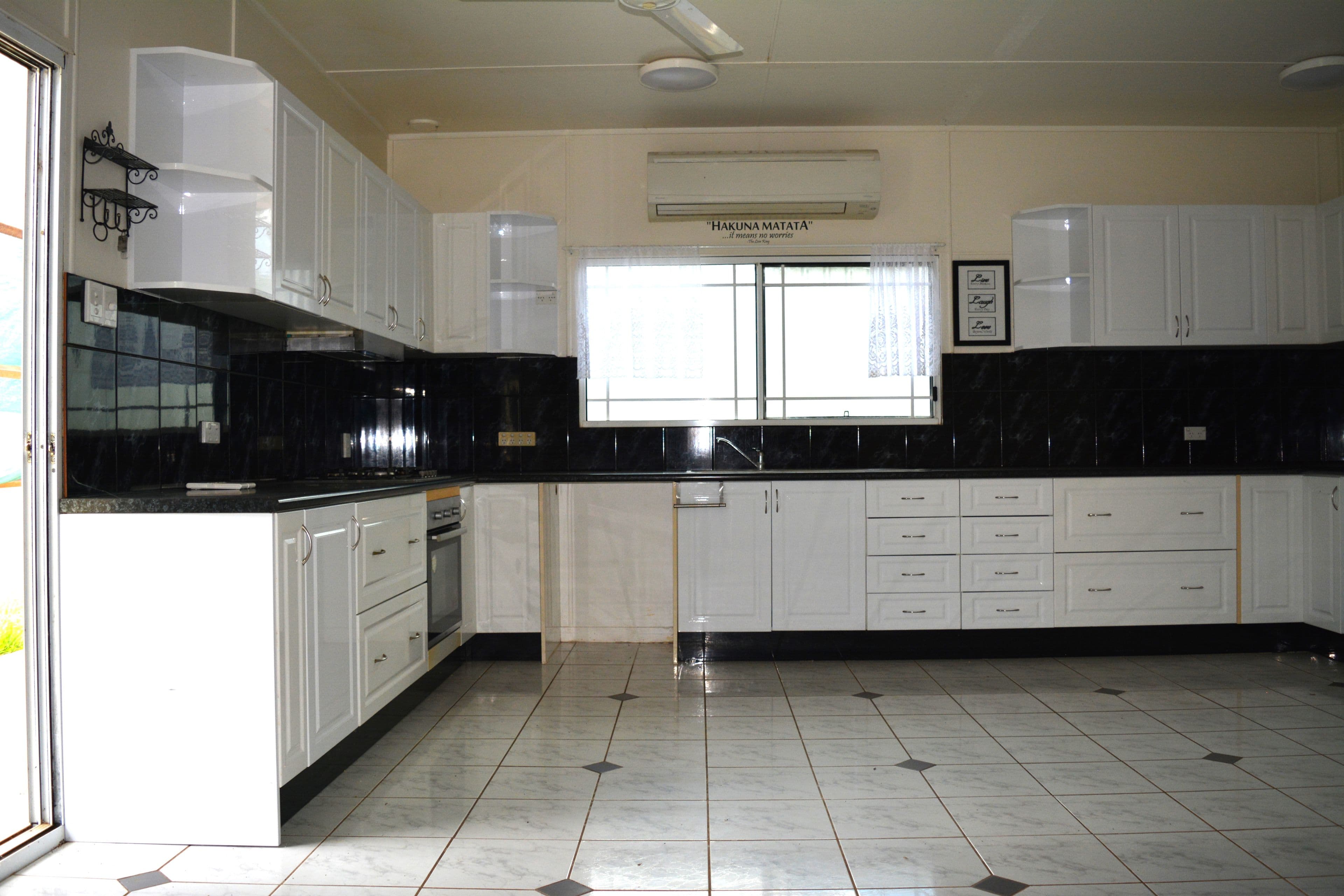 124 Thistle Street, Blackall QLD 4472, Blackall - Thumbnail 2